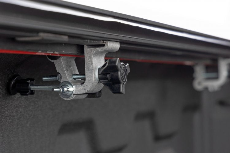 Retractable Bed Cover | 5'8" Bed | GM Silverado/Sierra 2WD/4WD (19-23)